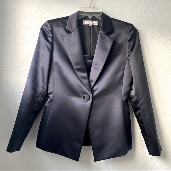 Tahari Jackets & Blazers - 087. Tahari 2- Piece Blazer and Matching Top Set